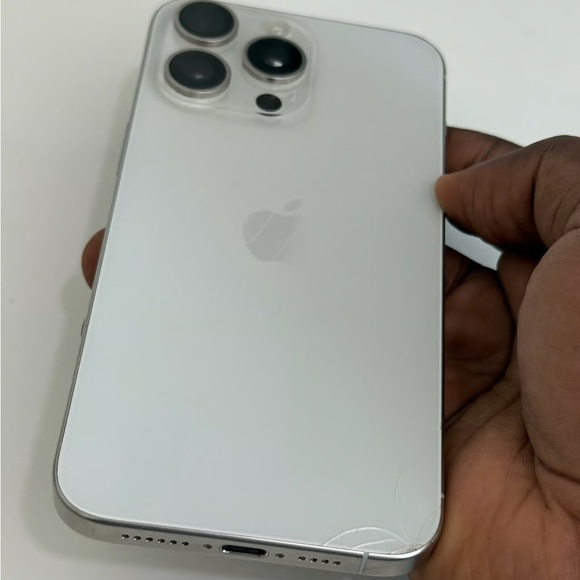 iPhone 15Pro Max 256GB Silver (Locked to Spectrum) FRONT SND BACK CRACKED READ - Picture 7 of 8